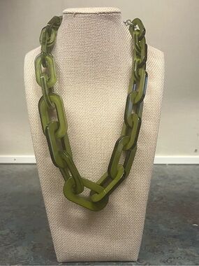 Zenzii Olive Green Chunky Link Resin 22”Necklace